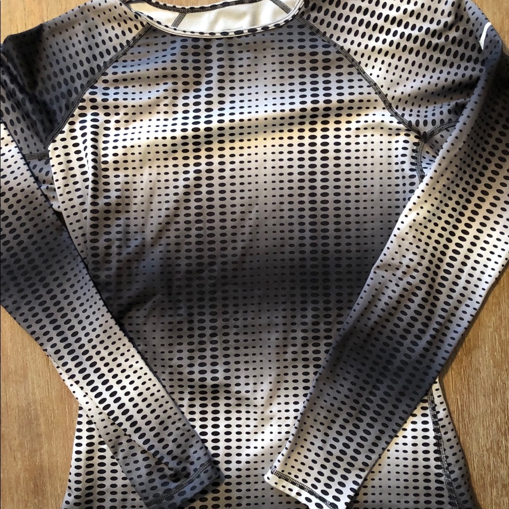 Nike Women’s Medium Warm running top